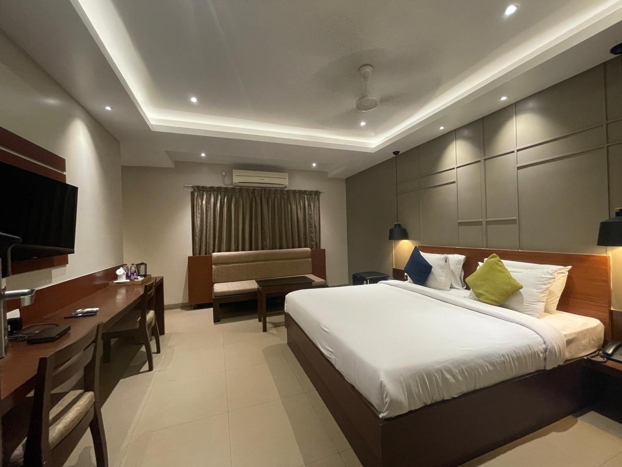 Five Elements Hotel Визакхапатнам Екстериор снимка